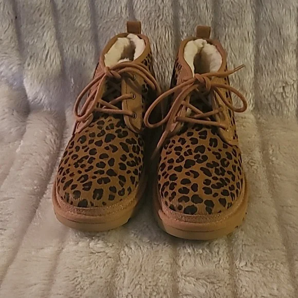 Ugg Neumel Leopard Suede Boot Shoe. Natural Fur Lining. Size 10 - Picture 1 of 4